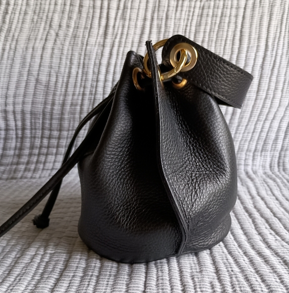 Bucket crossbody bag - Picture 3 of 15
